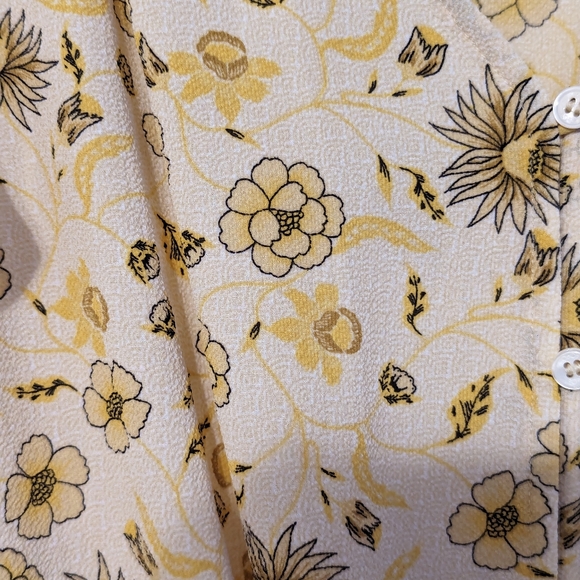 CeCe.  Top.     43 - Picture 3 of 4